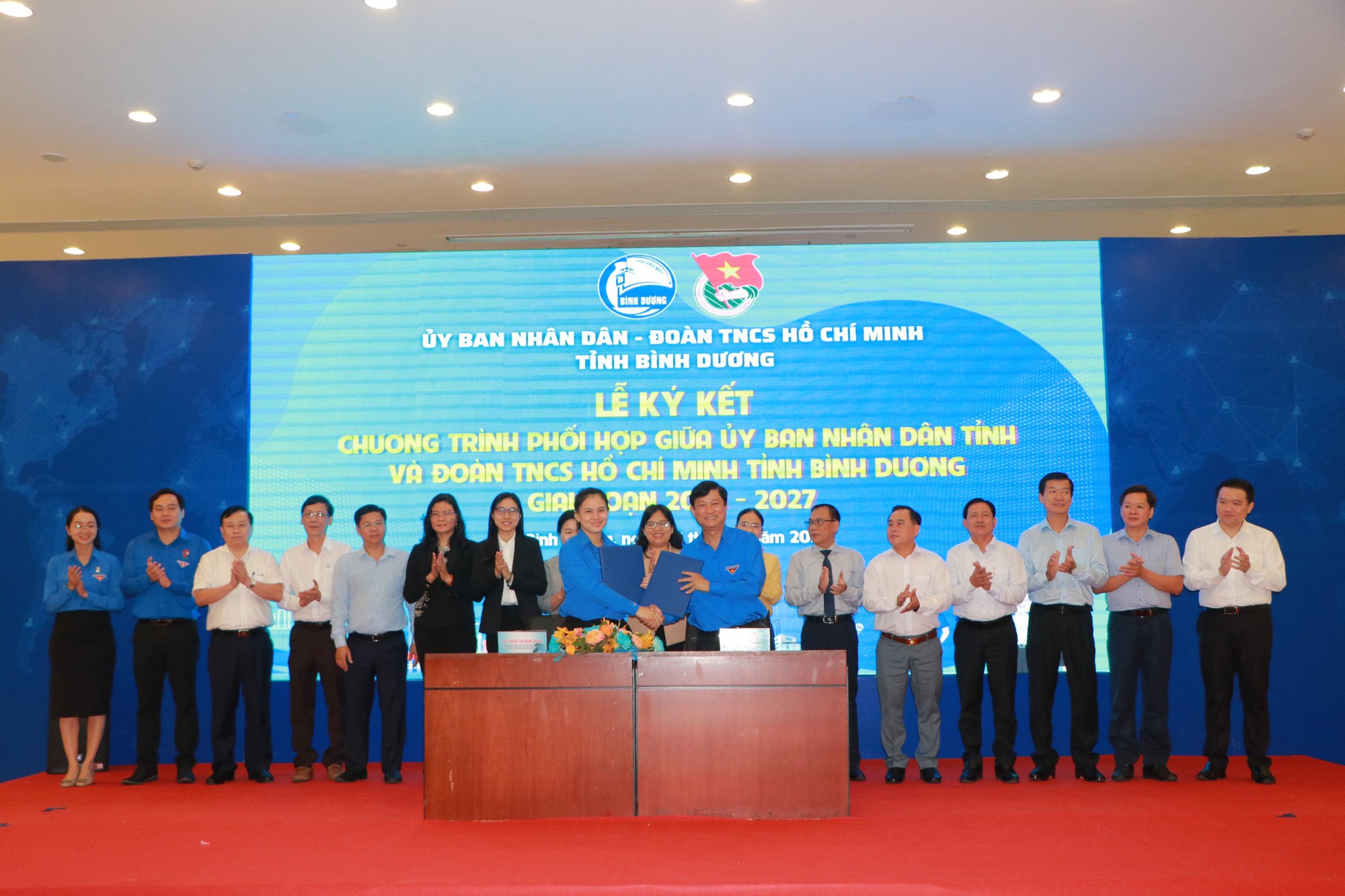 Chủ tịch UBND tỉnh Bình Dương đối thoại với thanh niên - Ảnh 2.