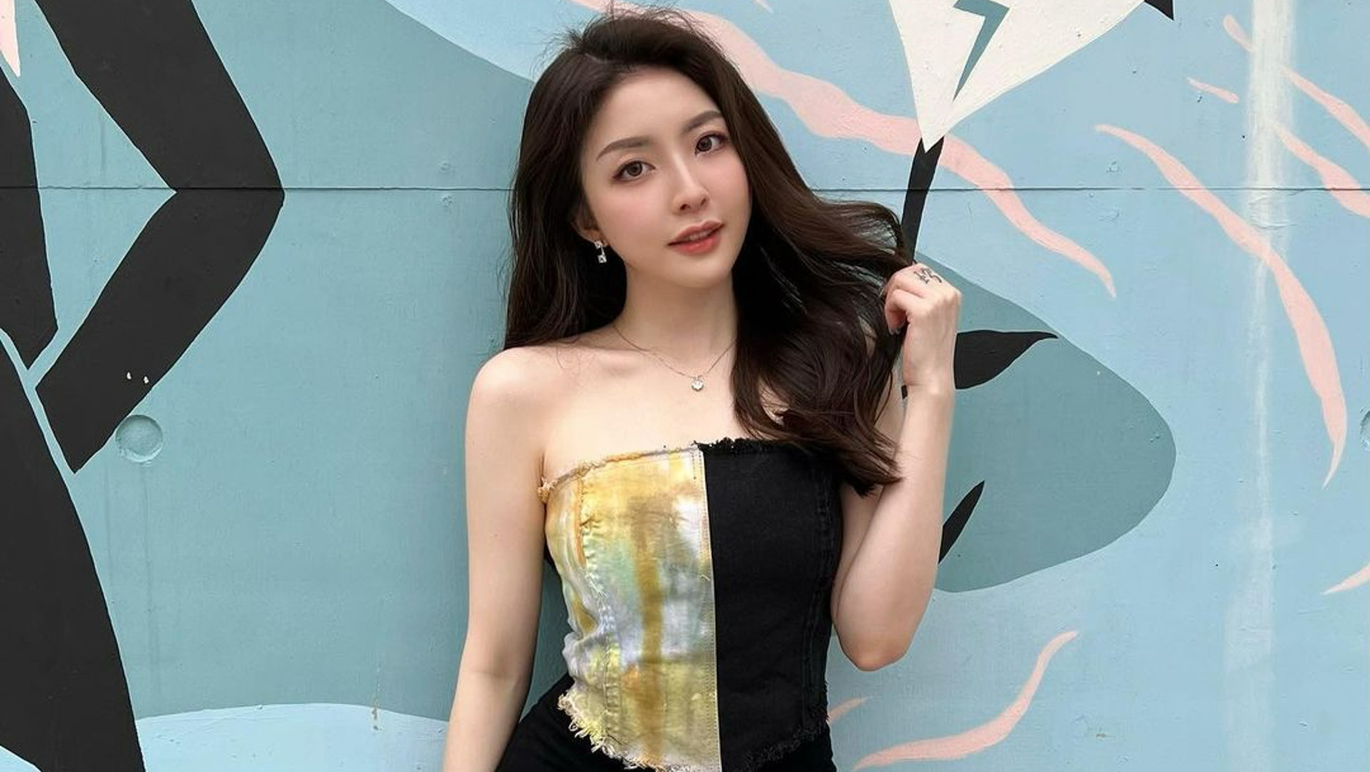 7 người đẹp Hồng Kông bị bắt với cáo buộc quảng bá trang cờ bạc
