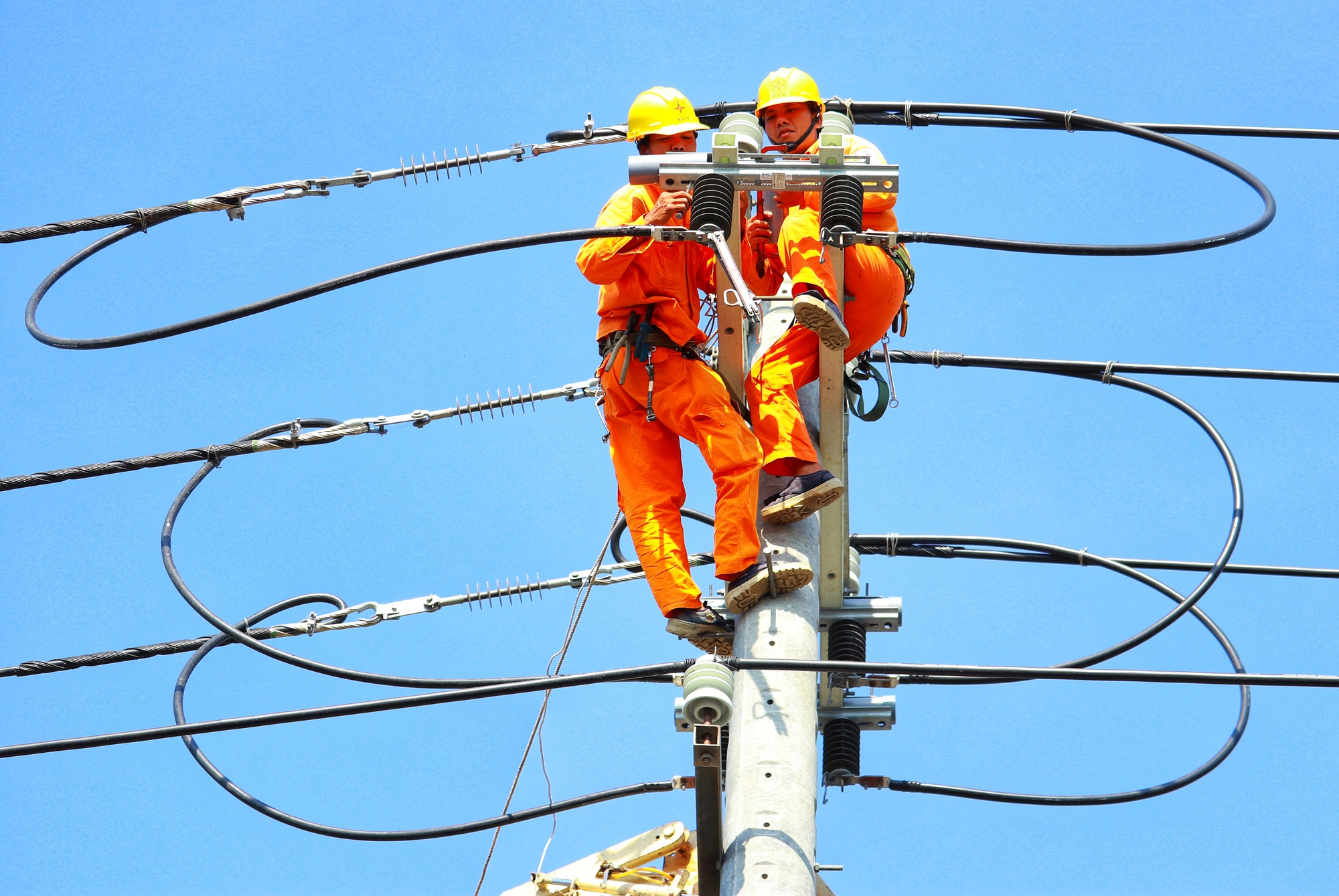 EVN quyết liệt nhiều giải ph&aacute;p tiết giảm chi ph&iacute; trước kh&oacute; khăn - Ảnh 5.