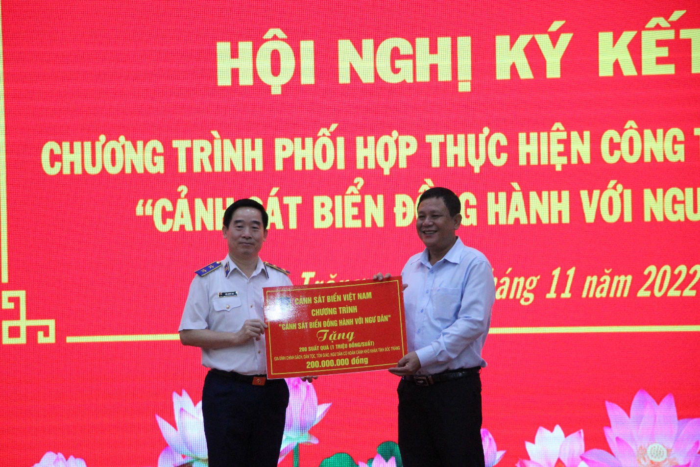 Cảnh s&aacute;t biển Việt Nam v&agrave; tỉnh S&oacute;c Trăng k&yacute; kết chương tr&igrave;nh phối hợp - Ảnh 3.