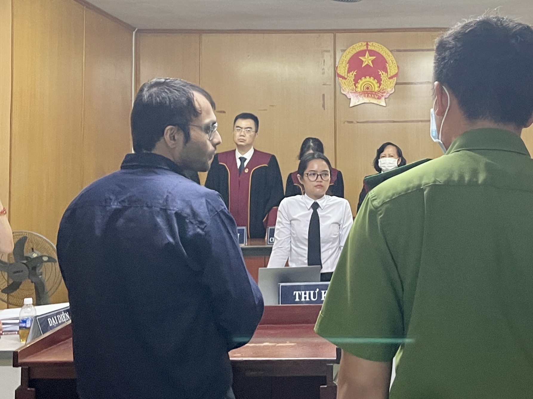 Ph&oacute; Tổng gi&aacute;m đốc tập đo&agrave;n đa quốc gia đi t&ugrave; v&igrave; mượn tiền c&ocirc;ng ty cho vợ - Ảnh 1.