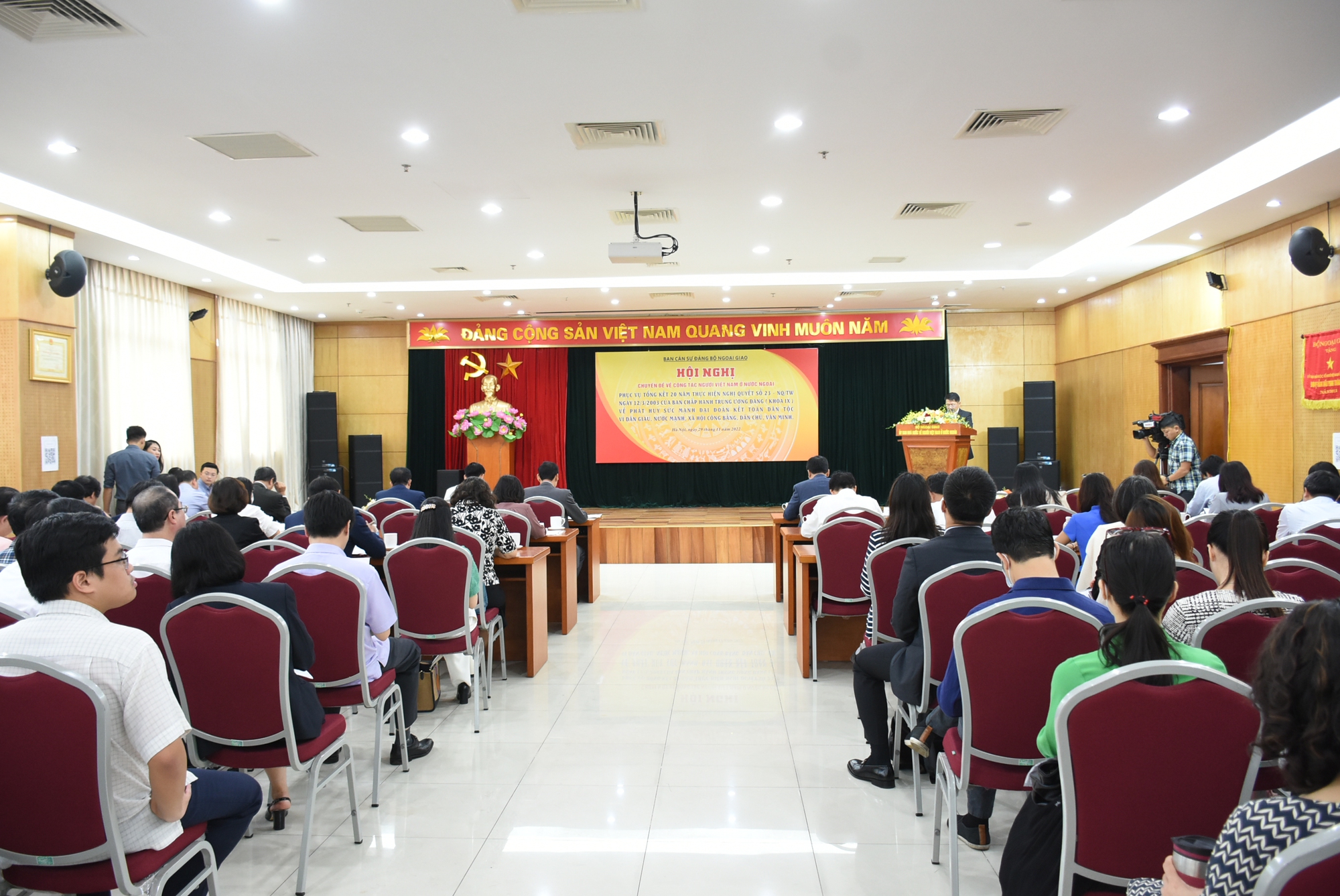 Đ&aacute;p ứng nguyện vọng ch&iacute;nh đ&aacute;ng của kiều b&agrave;o