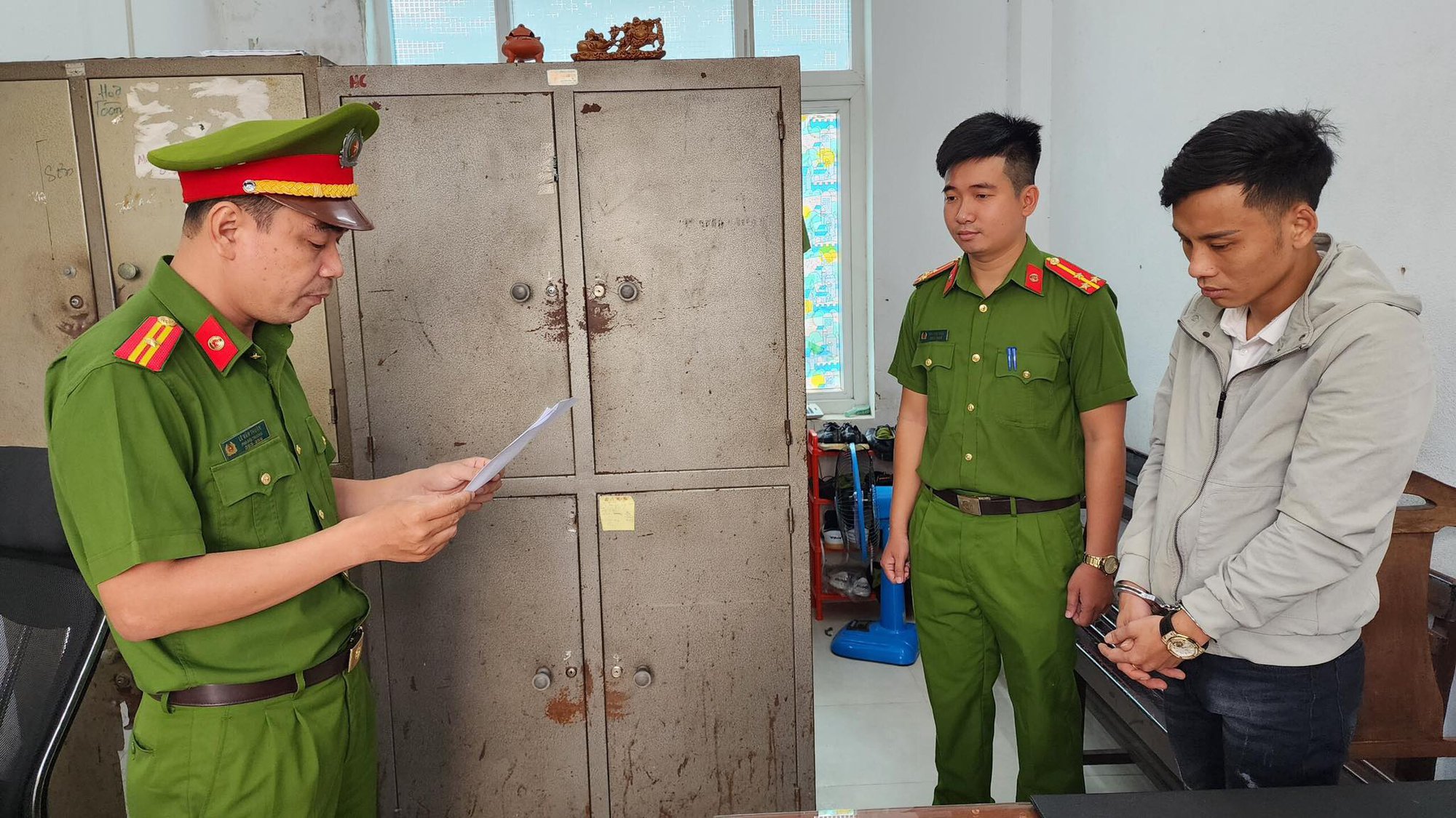 Nam quản l&yacute; qu&aacute;n karaoke tiếp tay mở tiệc ma t&uacute;y cho 57 kh&aacute;ch h&aacute;t, nh&acirc;n vi&ecirc;n - Ảnh 1.