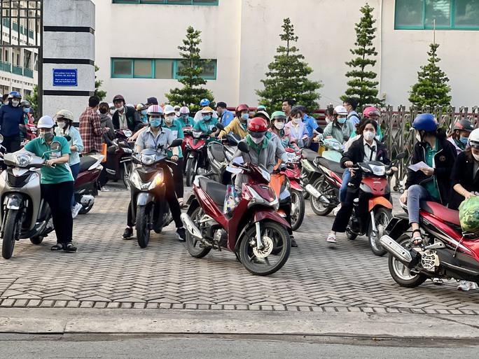 Hơn 470.000 người lao động bị giảm giờ làm, bị thôi việc, mất việc