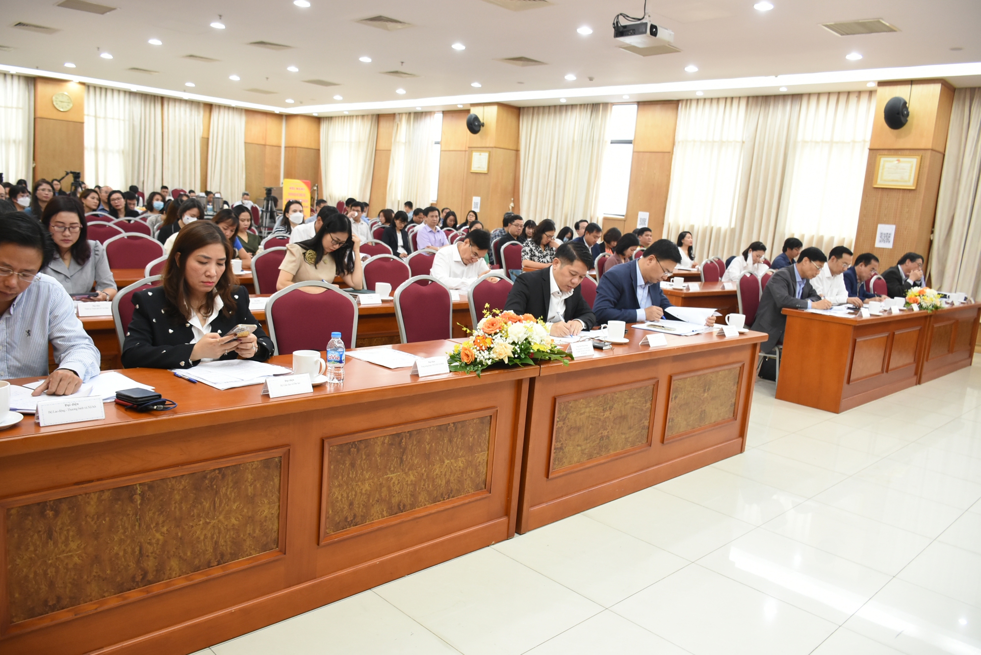 Gỡ kh&oacute; để kiều b&agrave;o đ&oacute;ng g&oacute;p nhiều hơn cho qu&ecirc; hương - Ảnh 2.