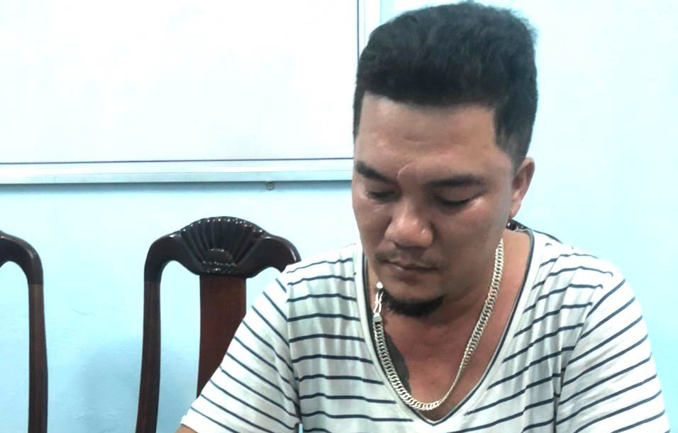 Quảng Nam: Nhậu xỉn, vác rựa qua chém hàng xóm nguy kịch