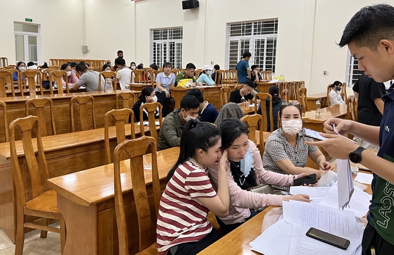 Huy động 300 cảnh sát triệu tập 98 "nhà cái" lấy lời khai vụ đánh bạc