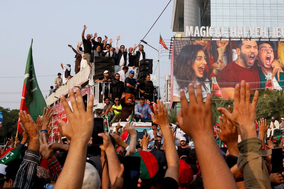 Cựu Thủ tướng Pakistan Imran Khan bị bắn giữa cuộc biểu tình