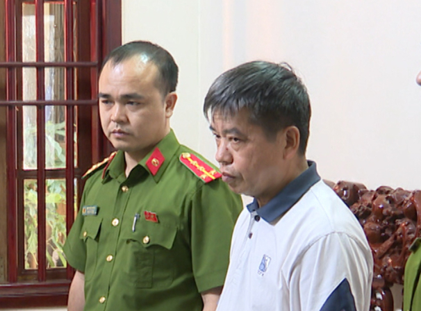Bắt nguyên trưởng phòng Tài nguyên và Môi trường một huyện