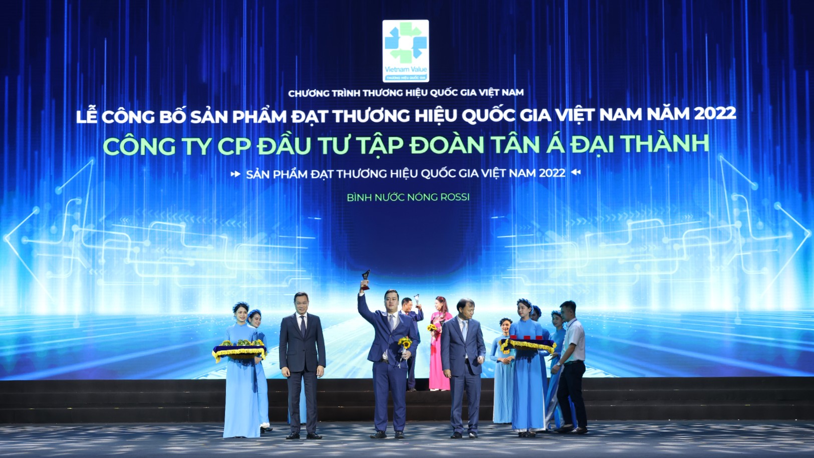 Tân Á Đại Thành lần thứ 5 liên tiếp đạt Thương hiệu Quốc gia - Ảnh 2. Tân Á Đại Thành lần thứ 5 liên tiếp đạt Thương hiệu Quốc gia - Ảnh 2.