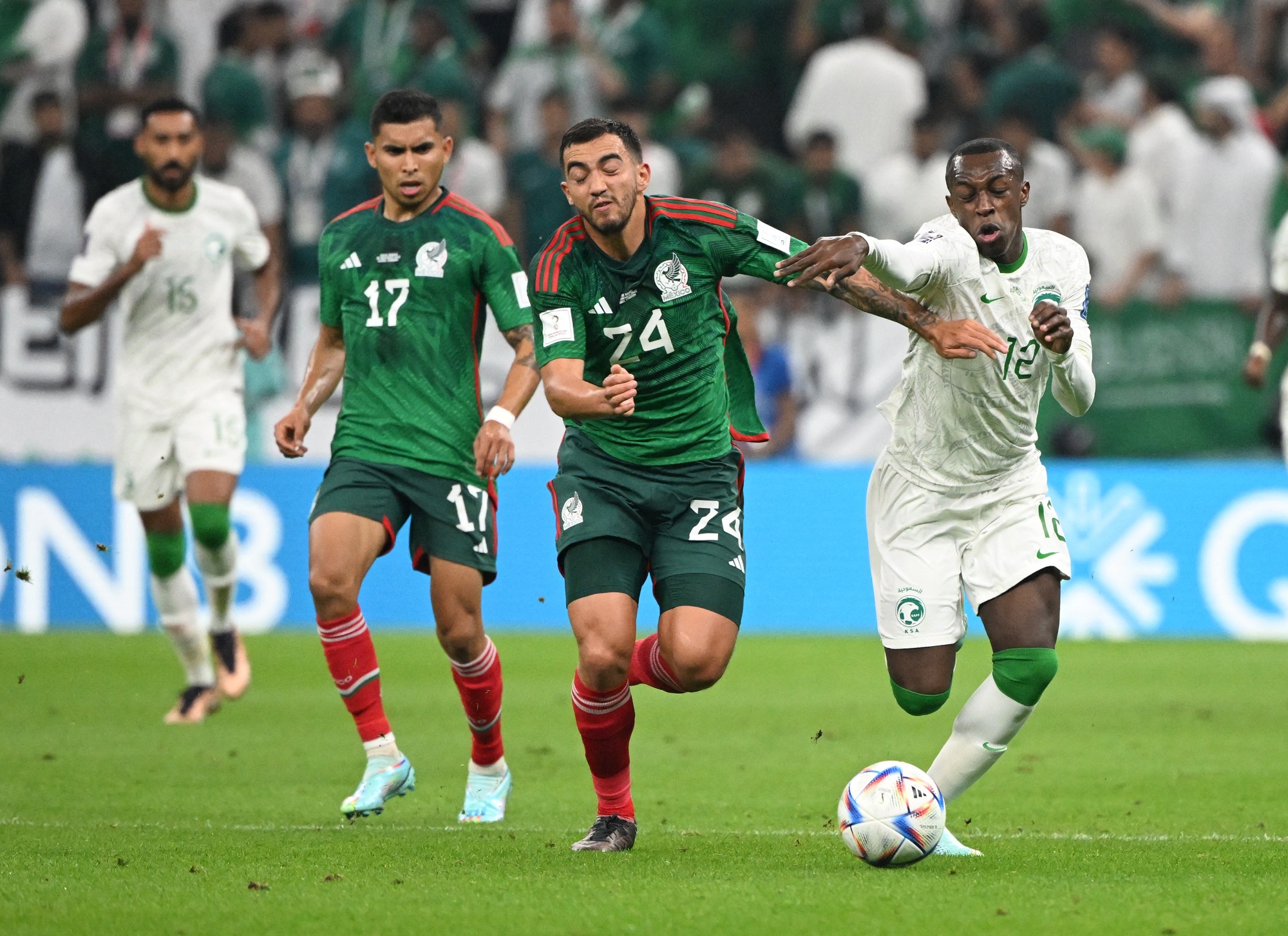Giành 3 điểm trọn vẹn, Mexico vẫn phải ngậm ngùi rời giải - Ảnh 1.