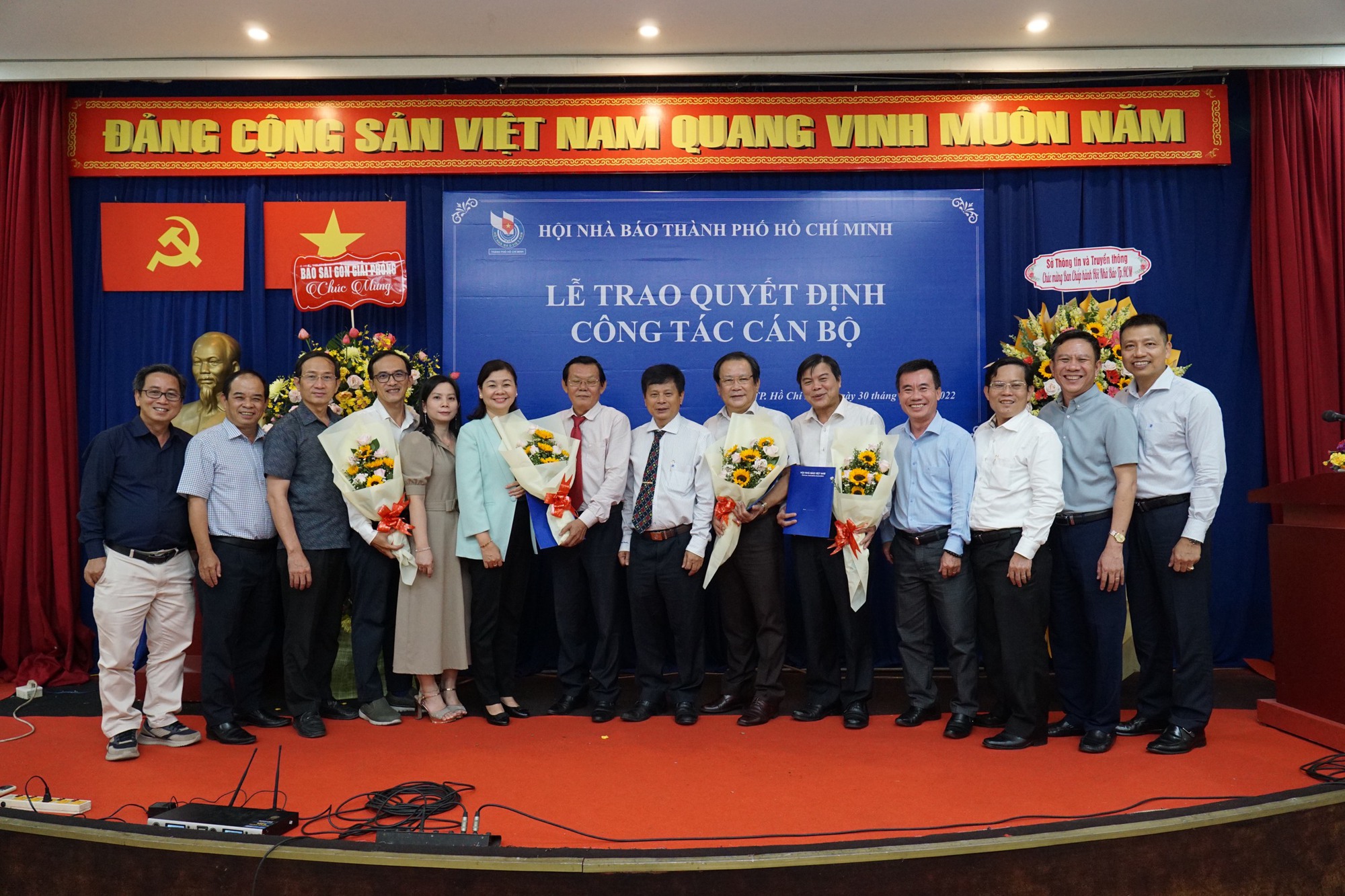 Ông Nguyễn Tấn Phong làm Chủ tịch Hội Nhà báo TP HCM - Ảnh 7.