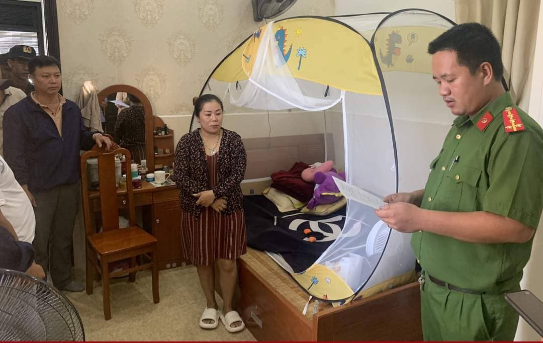 Quảng Nam: Vợ chồng cầm đầu đường d&acirc;y l&ocirc; đề, giao dịch hơn 200 triệu đồng mỗi ng&agrave;y - Ảnh 1.
