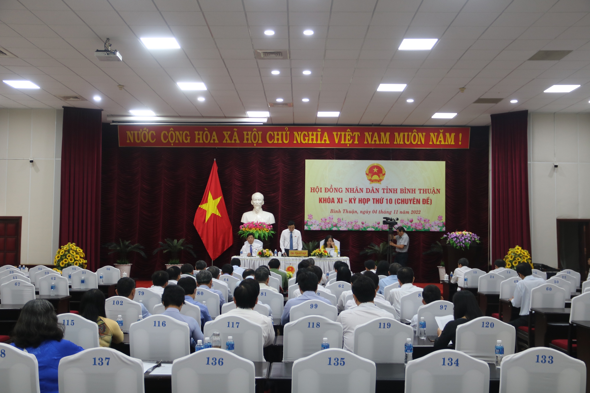 Miễn nhiệm Chủ tịch UBND tỉnh B&igrave;nh Thuận đối với &ocirc;ng L&ecirc; Tuấn Phong - Ảnh 2.