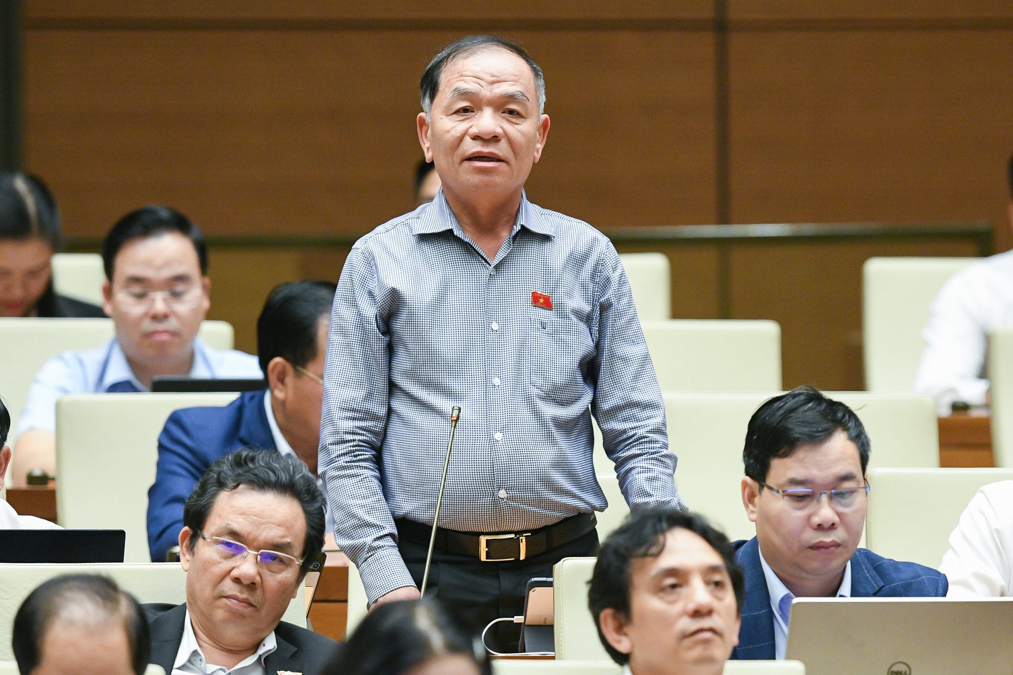 Đại biểu Lê Thanh Vân chất vấn về cơ chế bảo vệ cán bộ dám nghĩ, dám làm