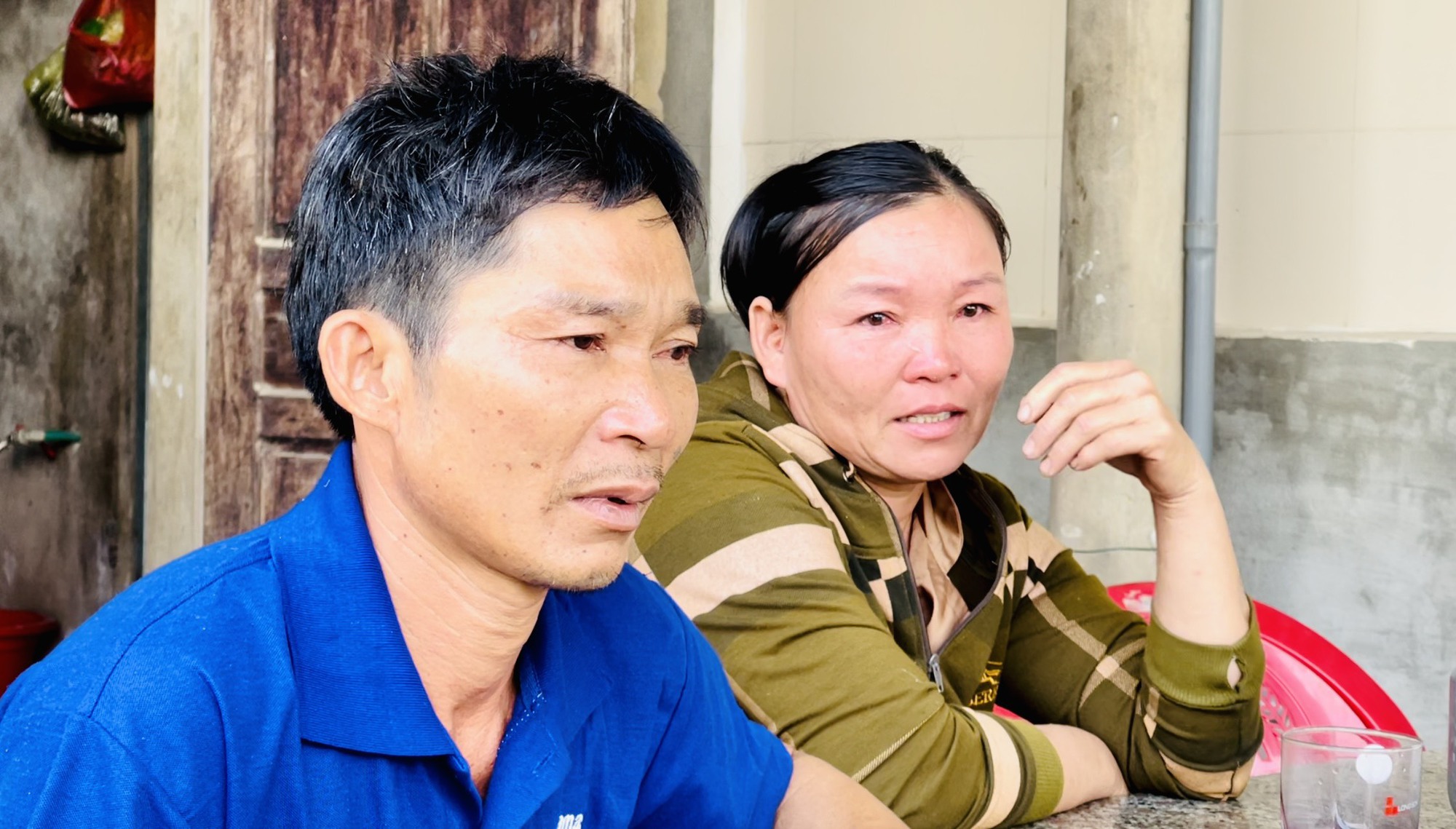 Trở về sau gần 30 năm lưu lạc ở Trung Quốc, chị em chỉ biết ôm nhau khóc