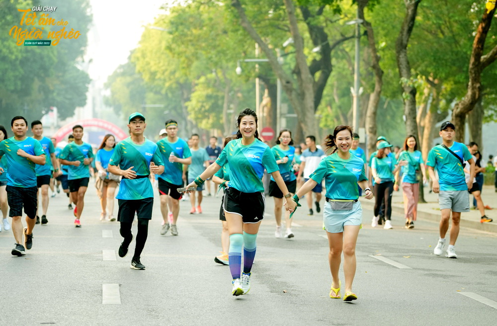 04 Các VĐV nhiệt tình tham gia giải chạy