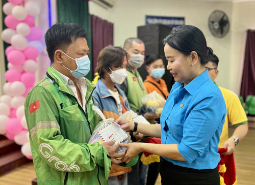 LĐLĐ quận 11, TP HCM ra mắt Nghiệp đoàn Xe ôm công nghệ - Ảnh 1.