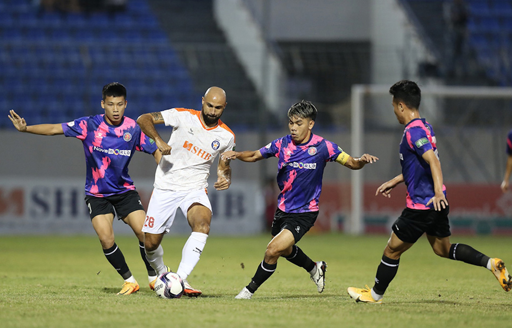 V-League 2022: Gọi tên nhóm đua trụ hạng