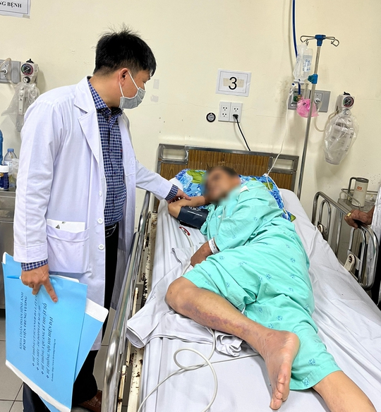 Người đàn ông sống sót thần kỳ sau khi bệnh viện trả về lo hậu sự - Ảnh 1.