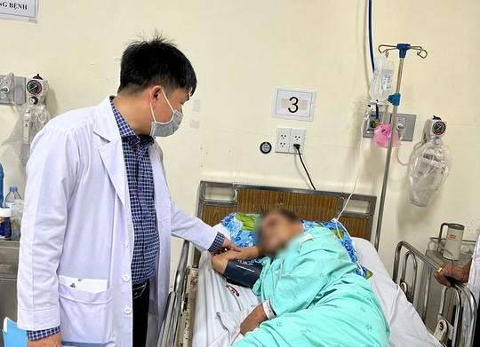 Người đàn ông sống sót thần kỳ sau khi bệnh viện trả về lo hậu sự