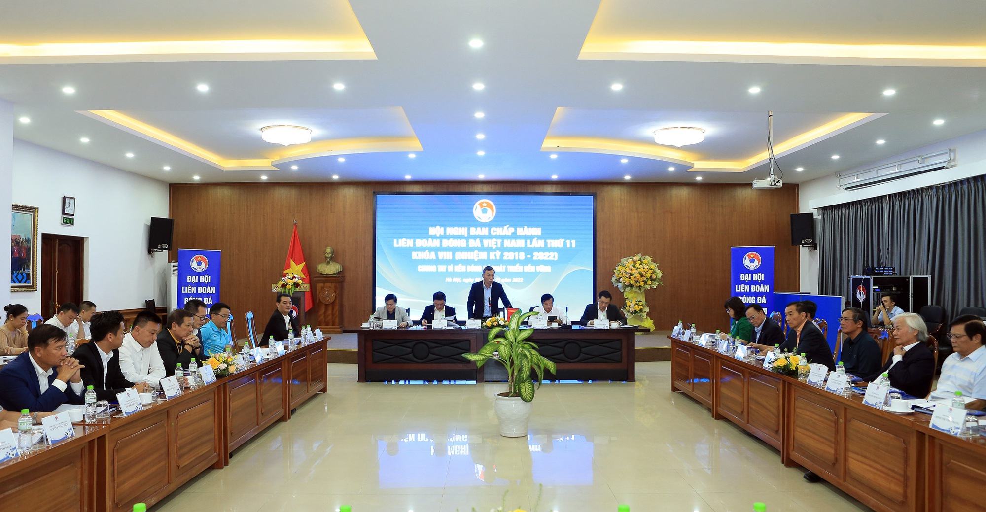 VFF thông qua đề xuất sử dụng cầu thủ nước ngoài - Ảnh 1.