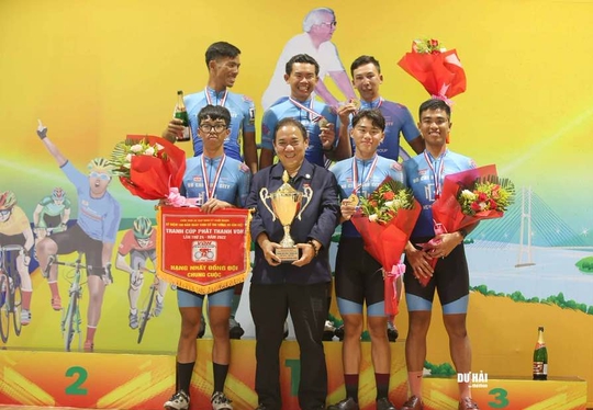 Đồng Th&aacute;p bảo vệ th&agrave;nh c&ocirc;ng &Aacute;o v&agrave;ng giải xe đạp C&uacute;p Nam Kỳ Khởi Nghĩa 2022 - Ảnh 3.
