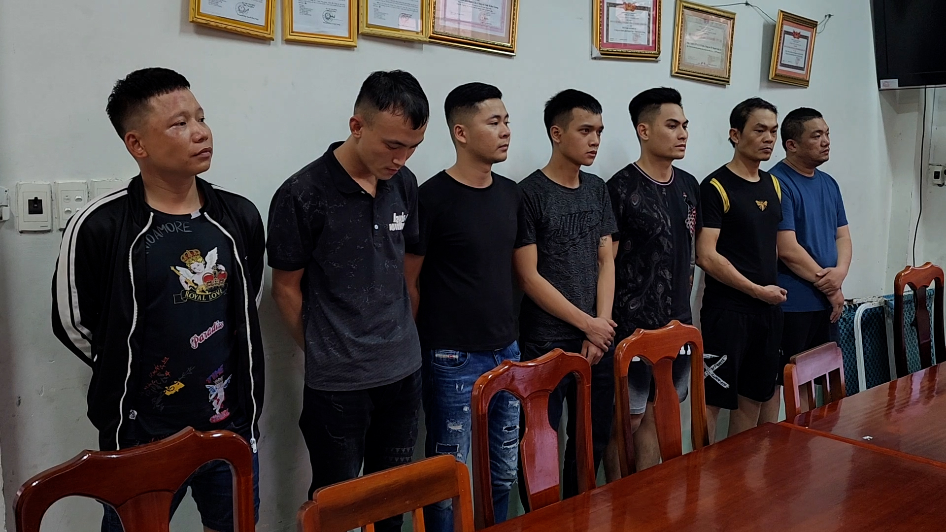 Hỗn chiến với nhóm tín dụng đen, 2 người bị thương