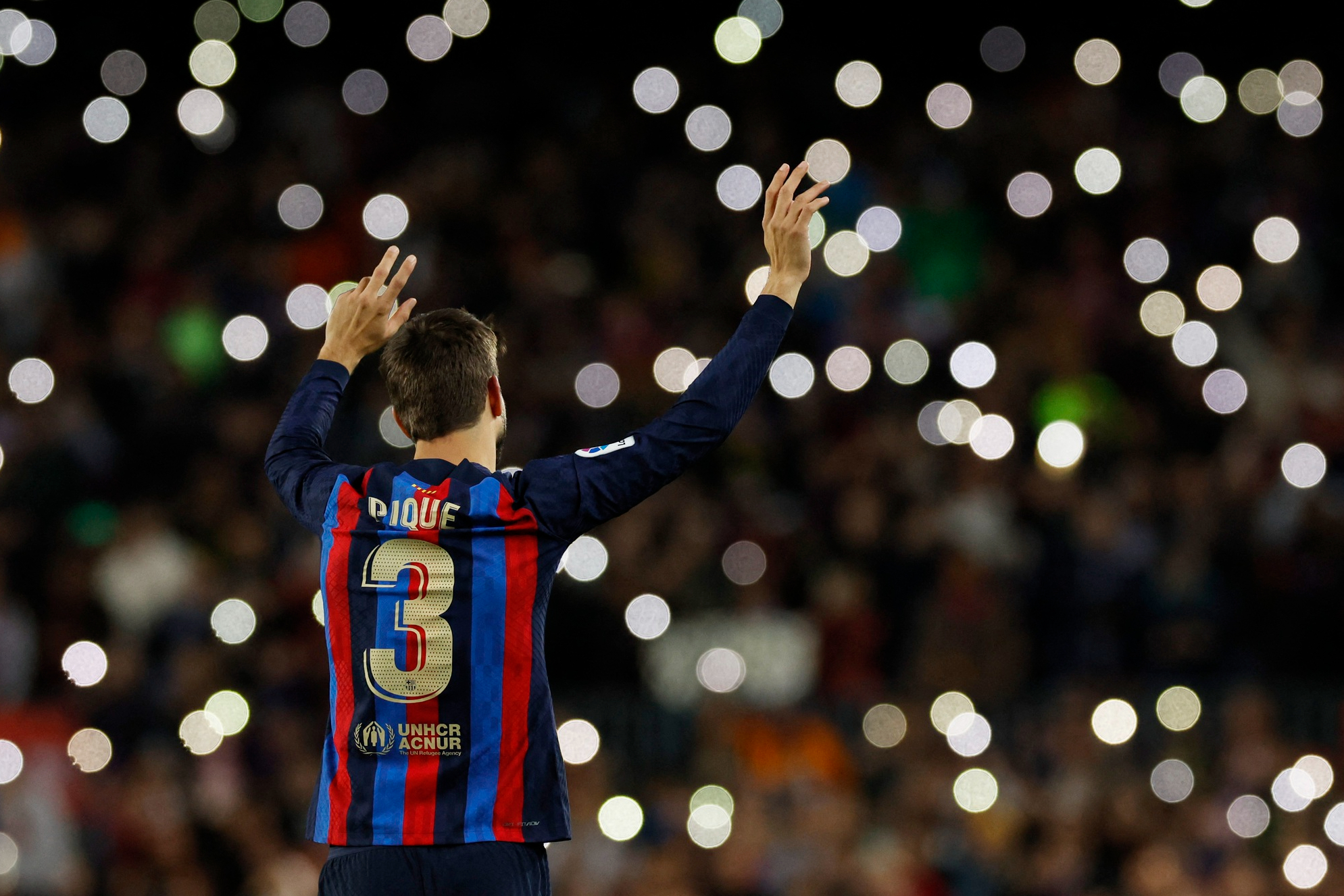 Thắng tân binh Almeria, Barcelona nghẹn ngào chia tay Gerard Pique