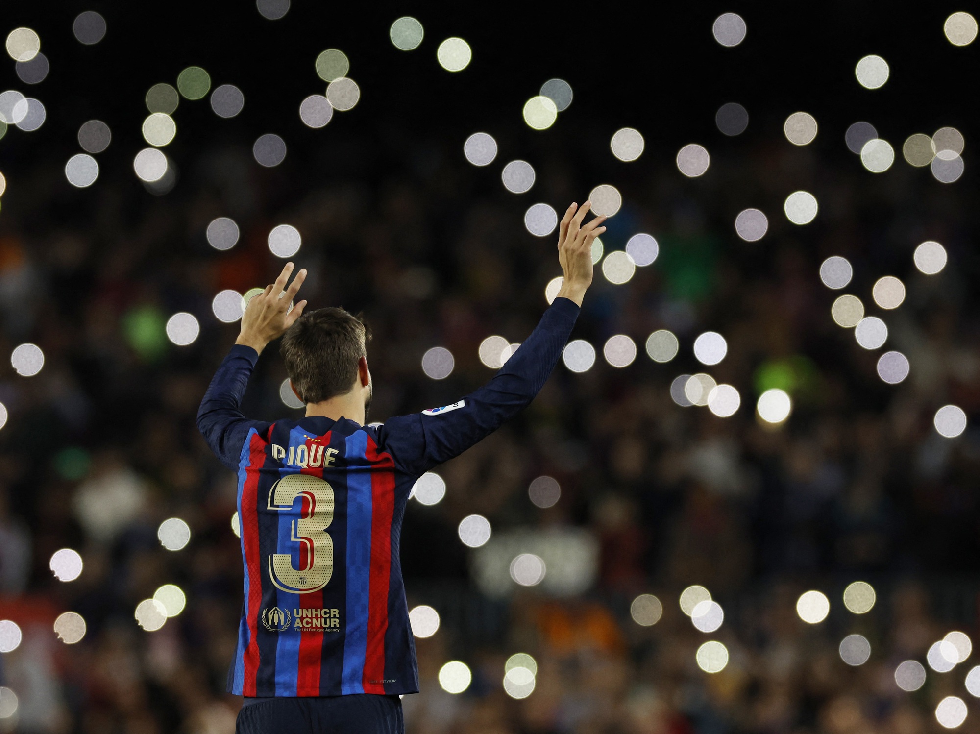 Thắng t&acirc;n binh Almeria, Barcelona nghẹn ng&agrave;o chia tay Gerard Pique - Ảnh 10.