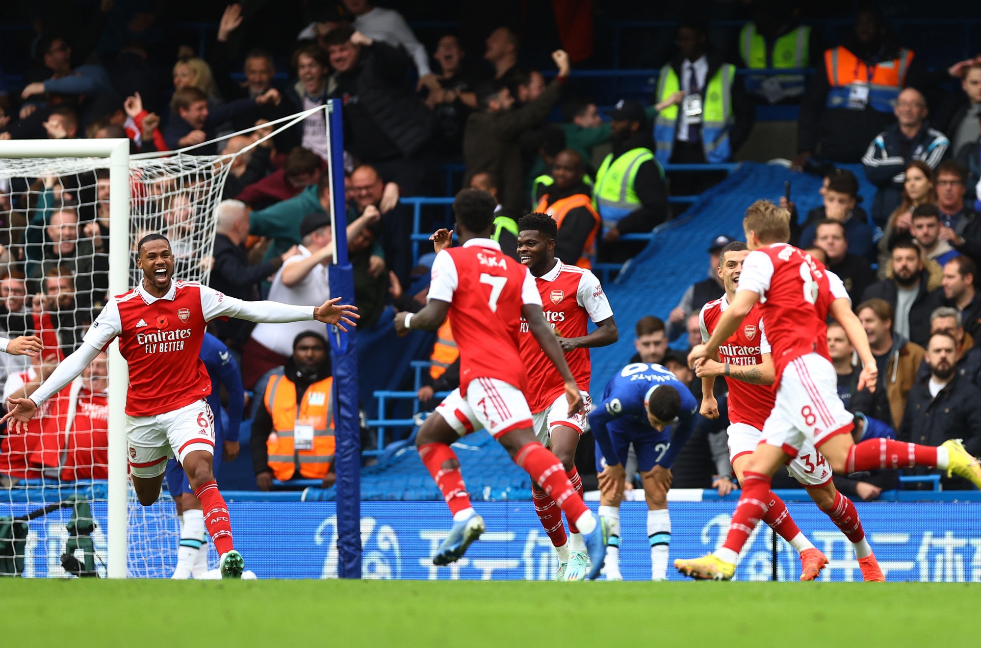 Thắng Chelsea tại Stamford Bridge, Arsenal đ&ograve;i lại ng&ocirc;i đầu Ngoại hạng - Ảnh 5.