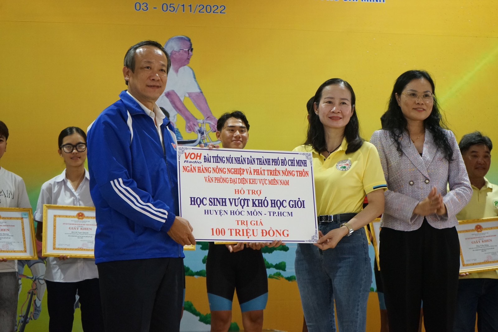 VOH trao học bổng Agribank cho các em học sinh có hoàn cảnh khó khăn