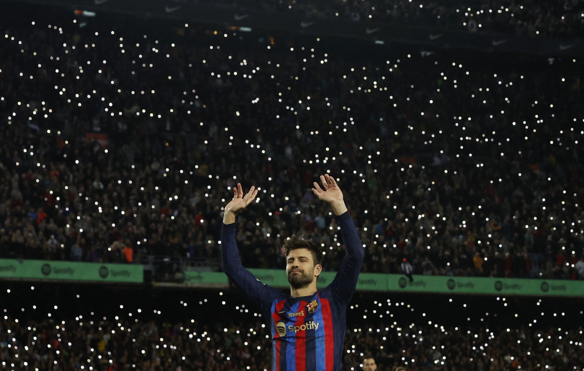 Thắng t&acirc;n binh Almeria, Barcelona nghẹn ng&agrave;o chia tay Gerard Pique - Ảnh 11.