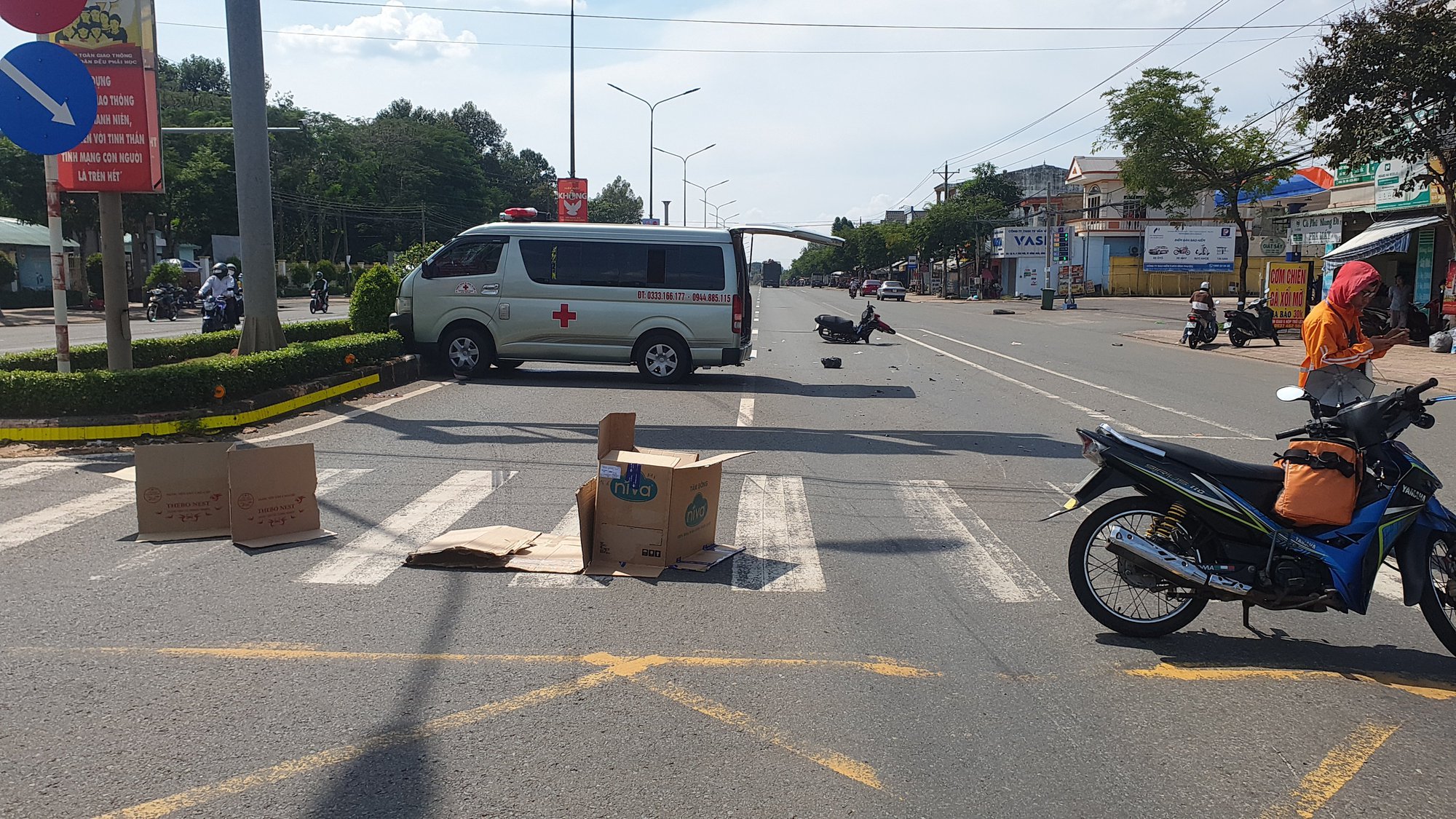 Người đàn ông chết vì va chạm với xe cứu thương - Ảnh 1.