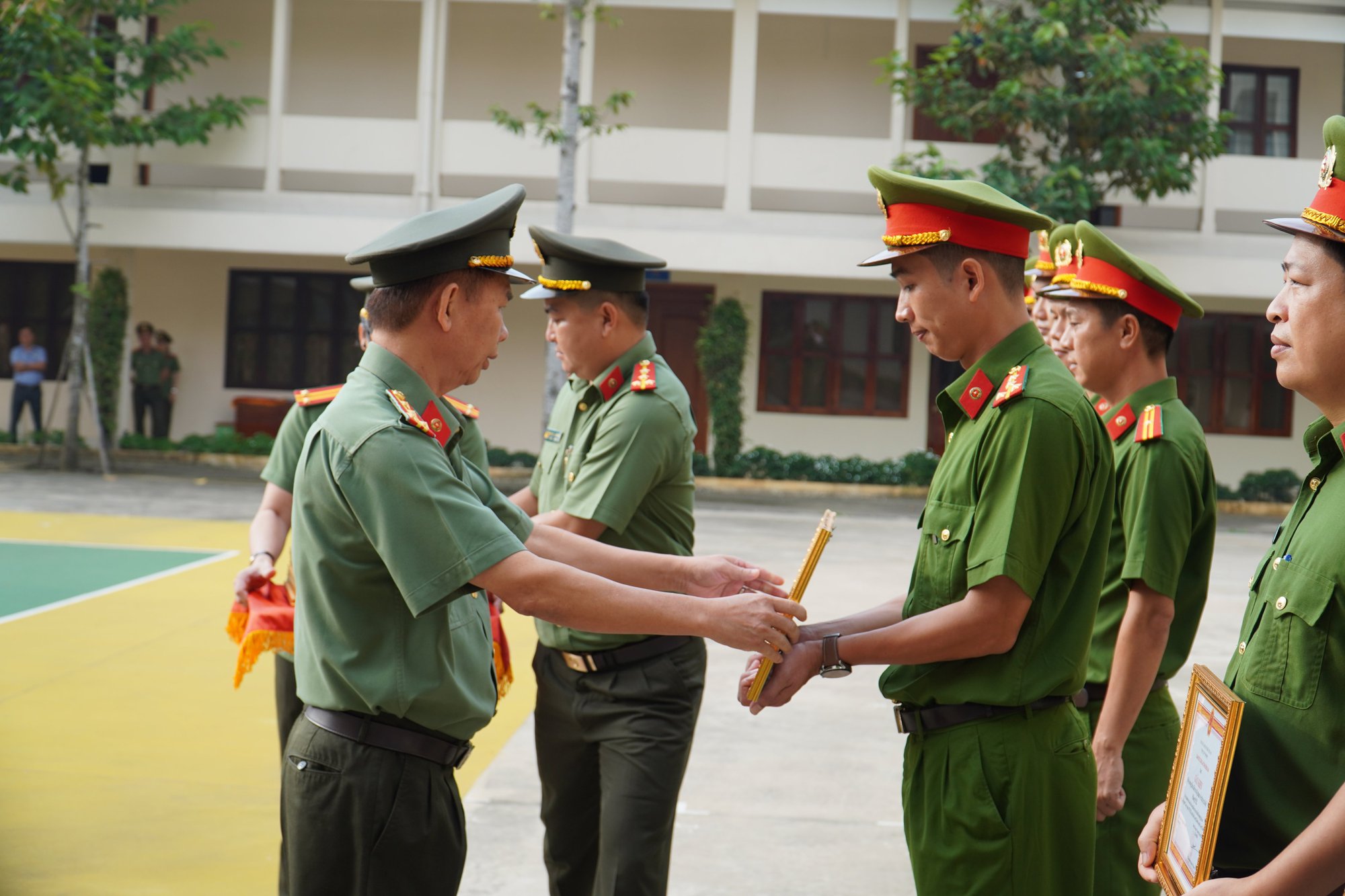 Chủ tịch UBND tỉnh Đồng Nai khen thưởng đột xuất  lực lượng Quả đấm th&eacute;p 161 - Ảnh 2.