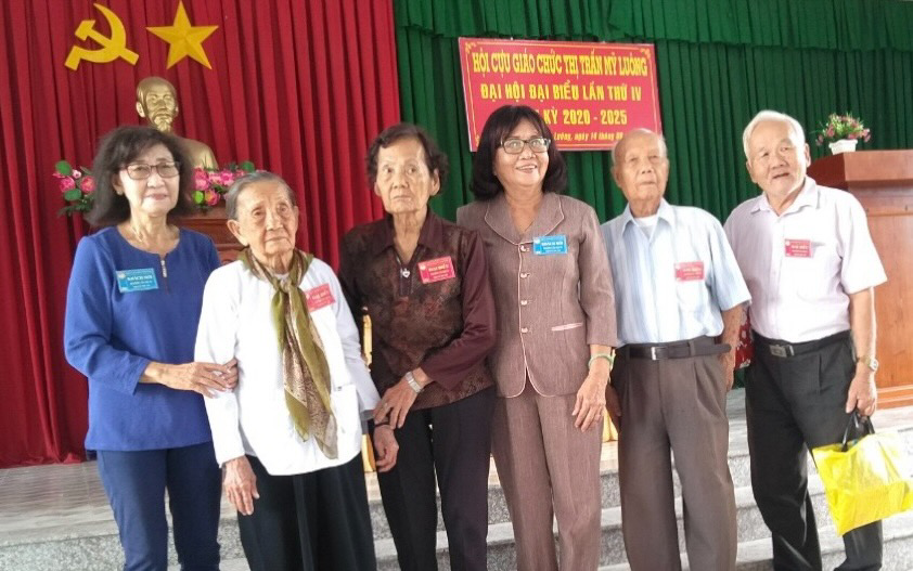 Cuộc thi viết &ldquo;Người thầy k&iacute;nh y&ecirc;u&rdquo;: Nỗi nhớ thầy, c&ocirc; khắc s&acirc;u như tạc - Ảnh 1.