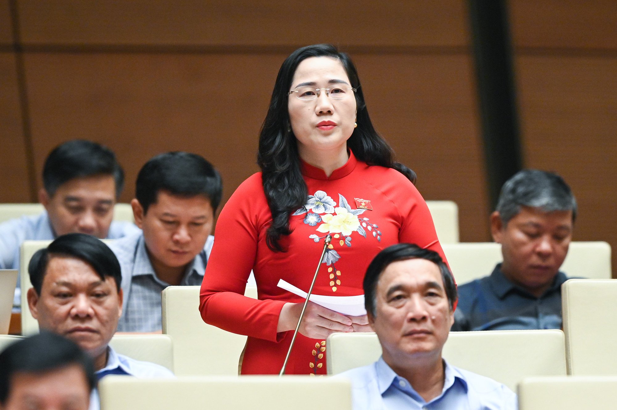 Đại biểu Quốc hội chỉ rõ chiêu trò "cài thầu quen, chèn thầu lạ"