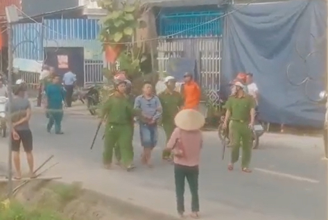 Quảng Nam: Thanh ni&ecirc;n cầm rựa tấn c&ocirc;ng người phụ nữ d&atilde; man - Ảnh 1.