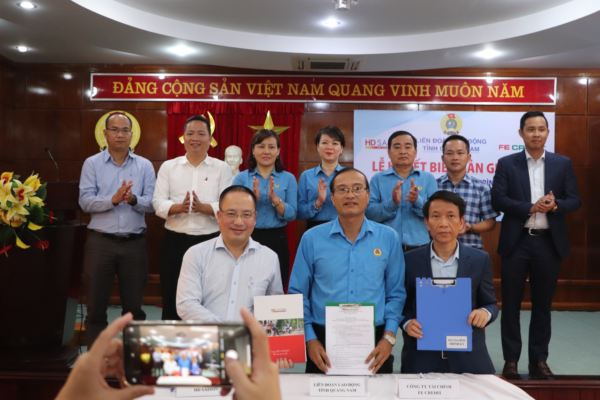 Quảng Nam: Ký thỏa thuận hợp tác để hạn chế tình trạng "tín dụng đen"