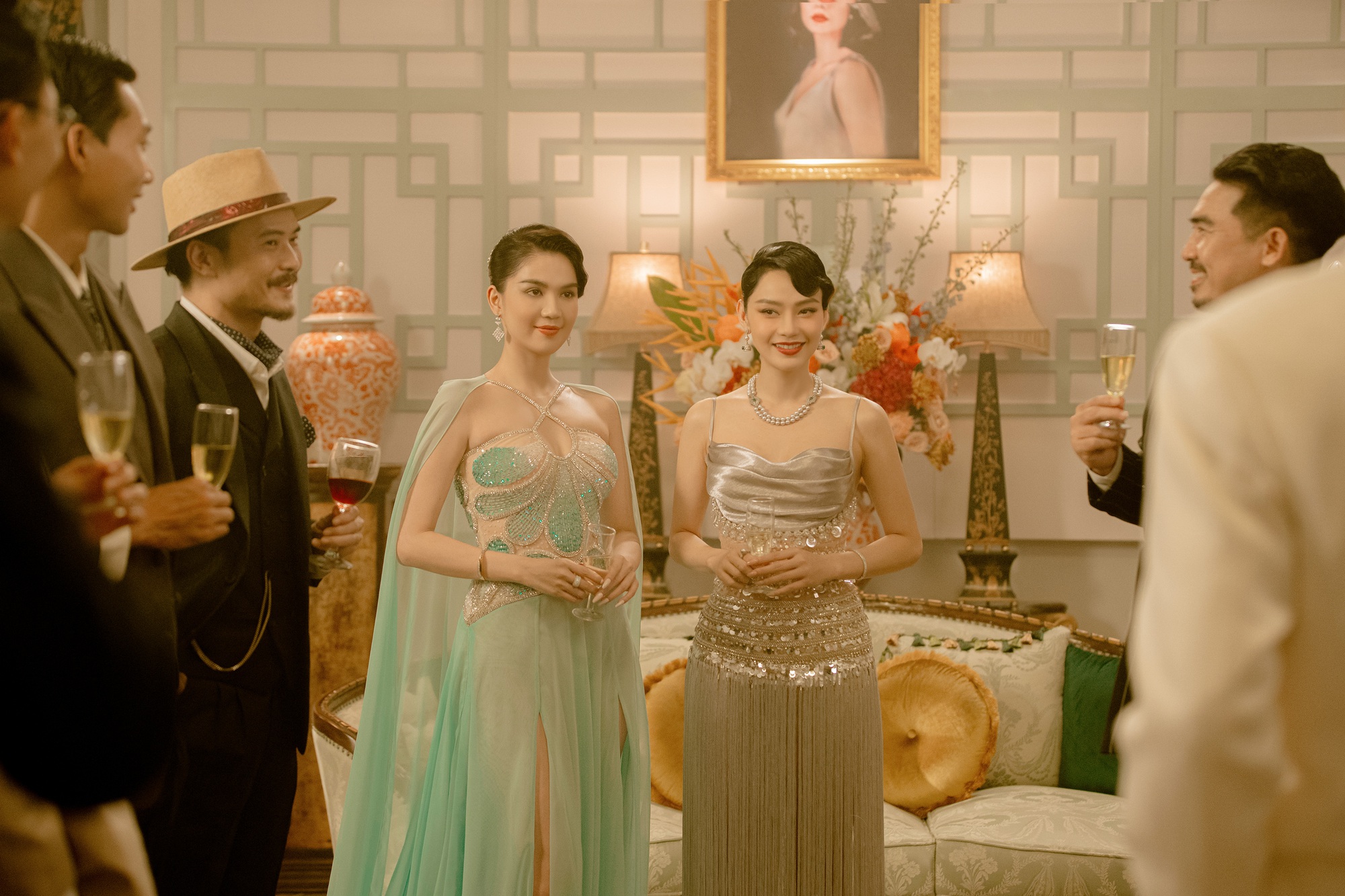 Minh Hằng dạy Ngọc Trinh quyến rũ đàn ông trong phim Tết