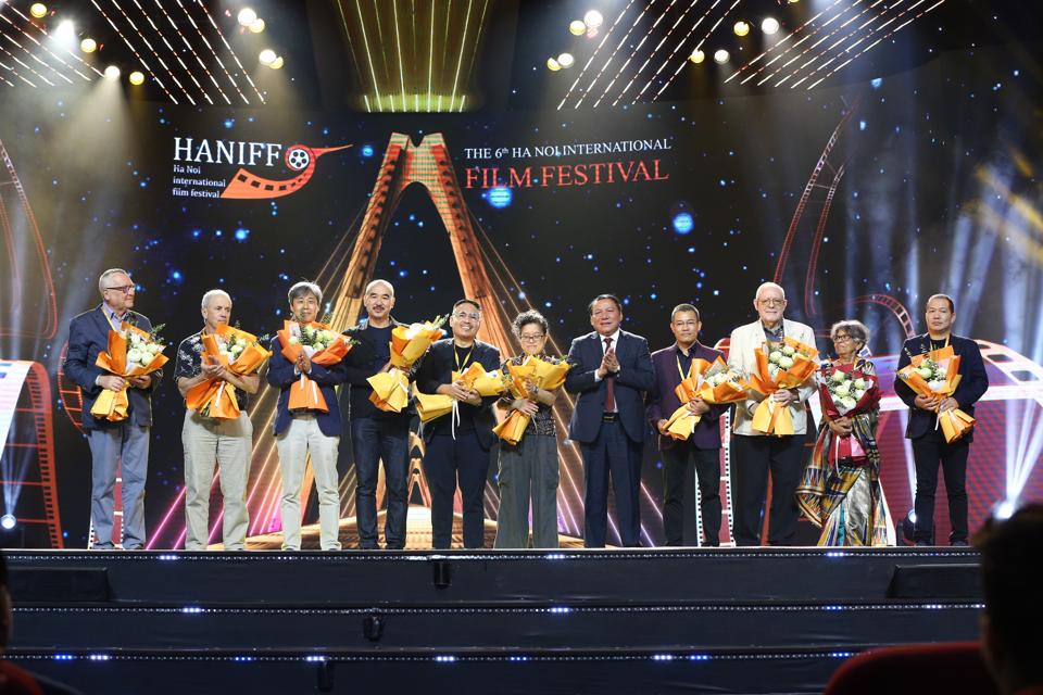 Bữa tiệc&rdquo; nghệ thuật t&ocirc;n vinh điện ảnh - Ảnh 3.