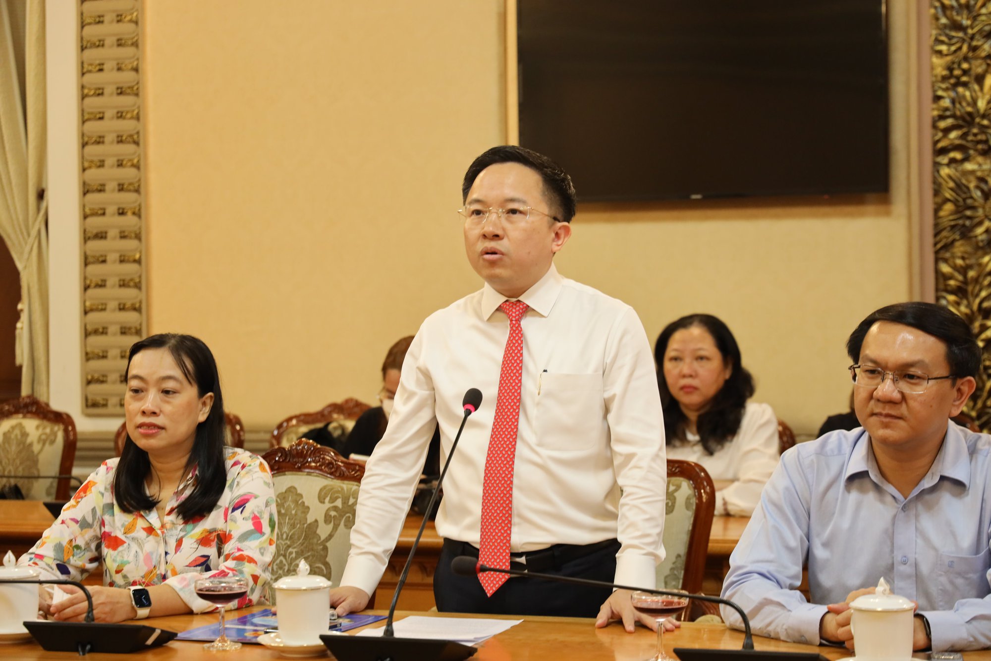 Ph&oacute; Gi&aacute;m đốc Sở Th&ocirc;ng tin v&agrave; Truyền th&ocirc;ng TP HCM đến nhận c&ocirc;ng t&aacute;c tại VTV - Ảnh 3.