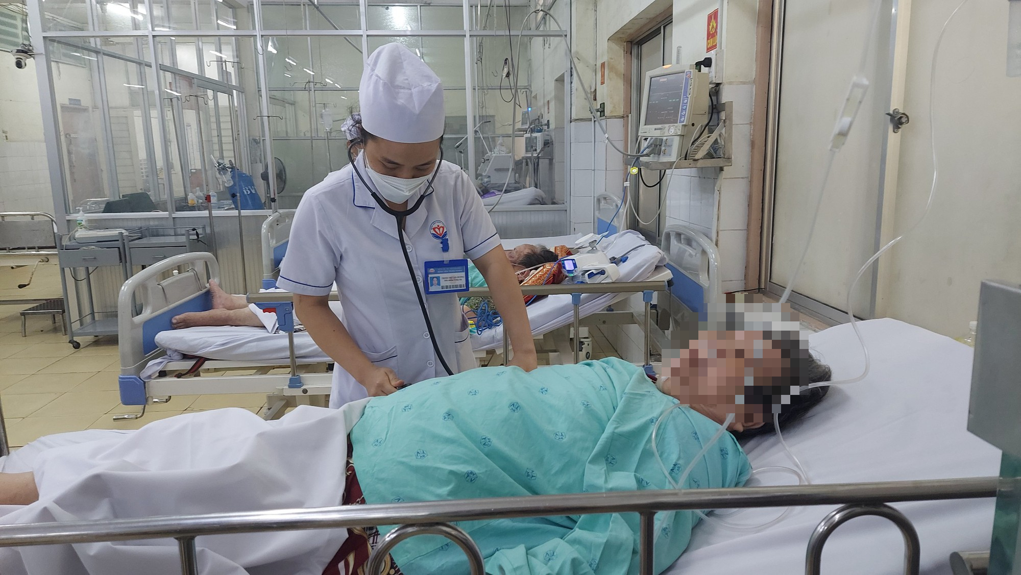 Bệnh viện Trưng Vương hạ tiêu chuẩn tuyển dụng nhưng không tuyển được điều dưỡng