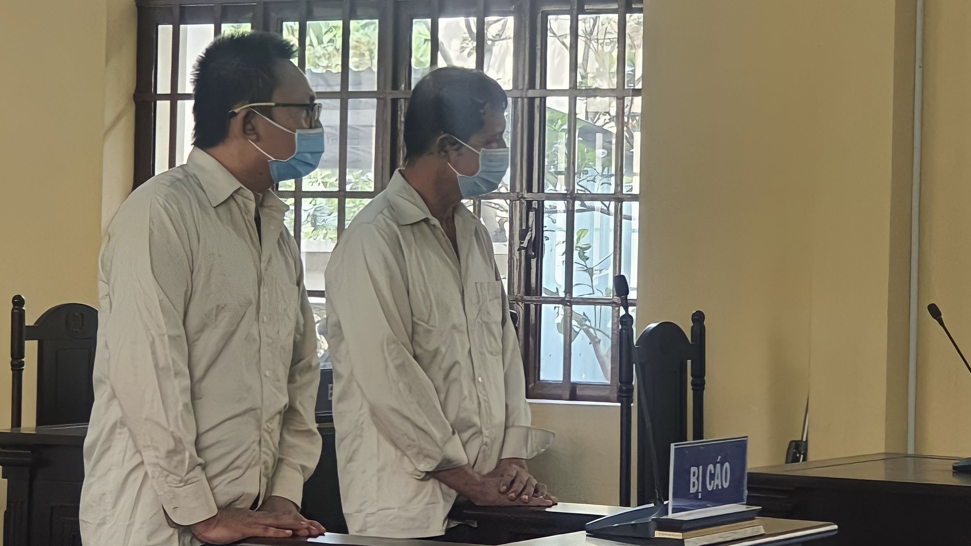 Bảo vệ dân phố cưỡng đoạt tiền của cặp vợ chồng trộm cắp