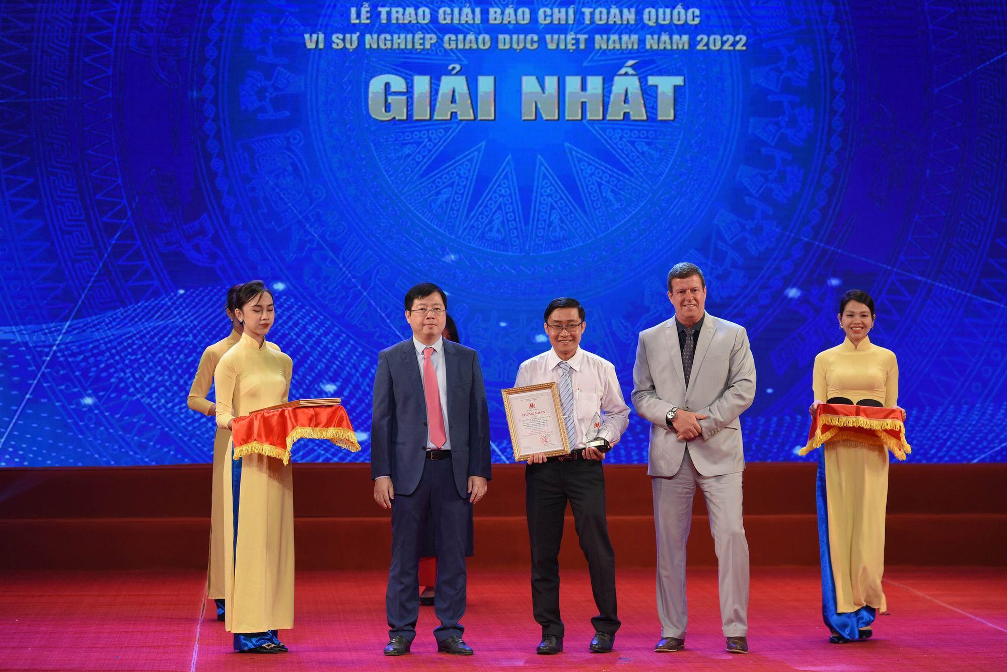 T&aacute;c phẩm Học sinh miền Nam - Một thời để nhớ  đoạt giải đặc biệt - Ảnh 2.