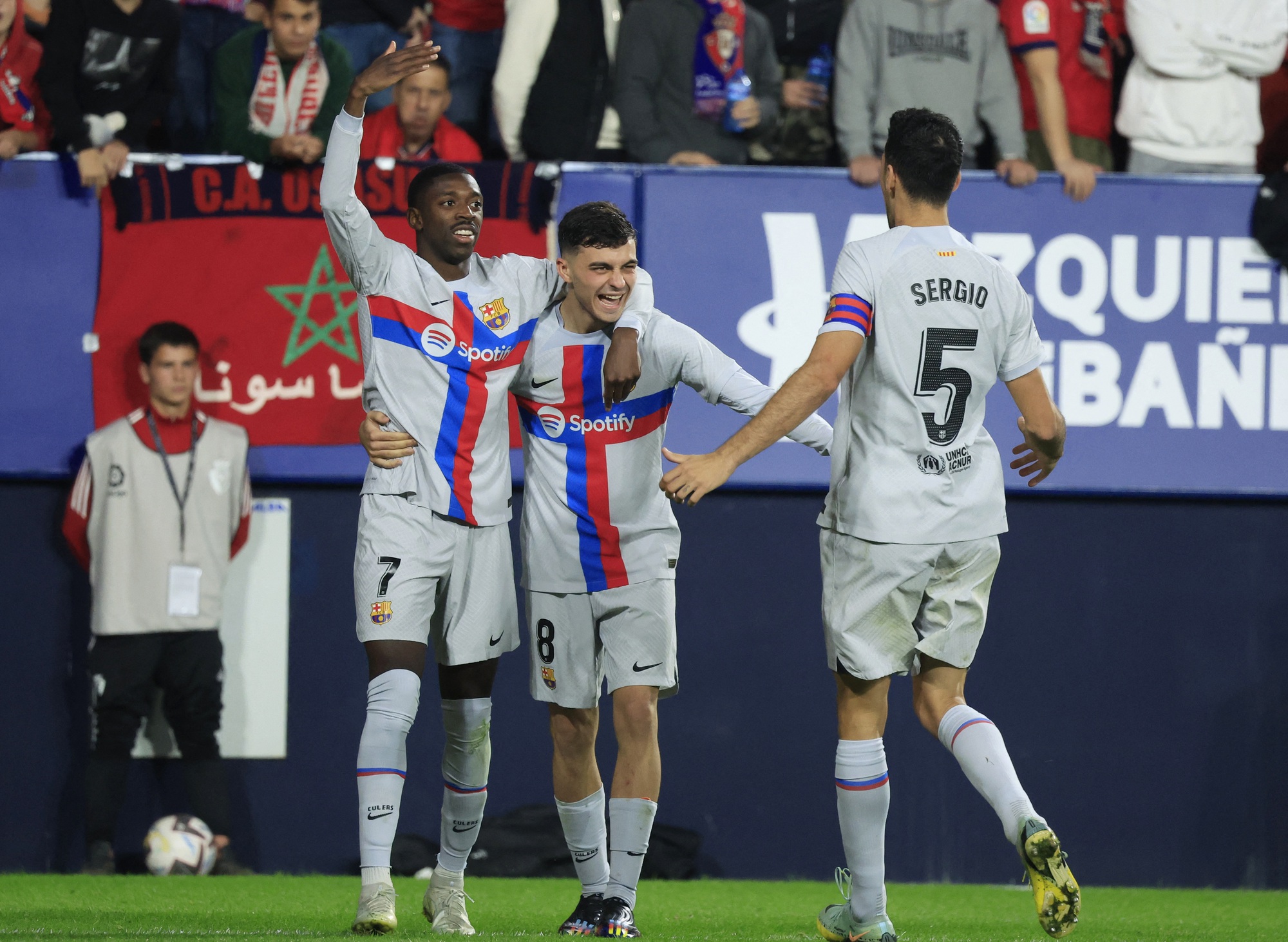 Sao d&iacute;nh thẻ đỏ nghiệt ng&atilde;, Barcelona ngược d&ograve;ng hạ chủ nh&agrave; Osasuna - Ảnh 5.