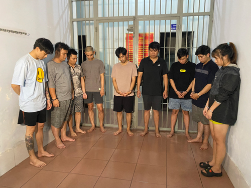 3 luật sư điều hành nhóm nhân viên đòi nợ