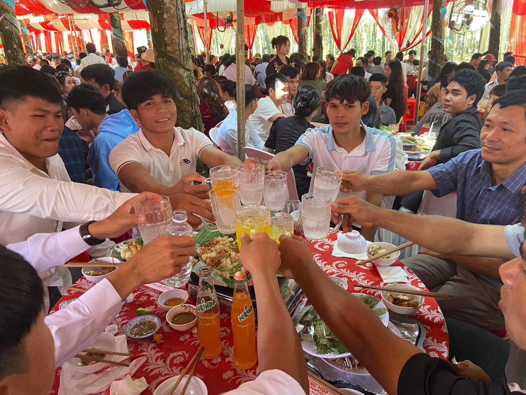 Đám cưới "có 1 không 2" ở Bình Phước