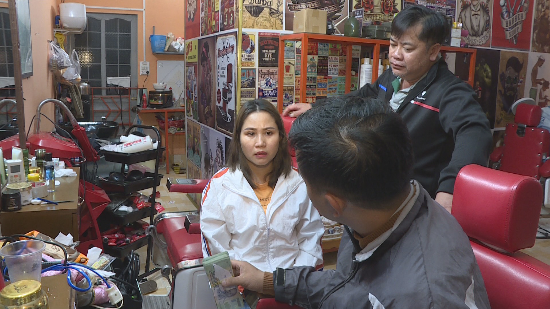Triệt ph&aacute; đường d&acirc;y c&aacute; độ b&oacute;ng đ&aacute; m&ugrave;a World Cup hơn 1.000 tỉ đồng - Ảnh 3.