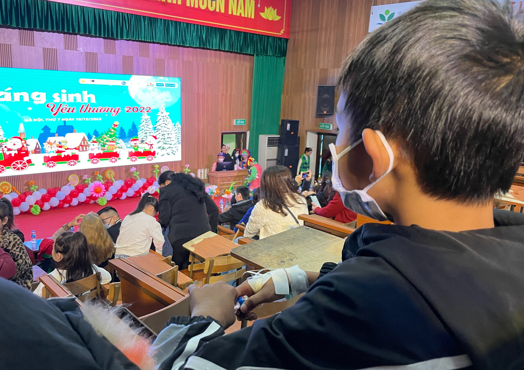 "Giáng sinh yêu thương" cho hàng trăm bệnh nhân nhi
